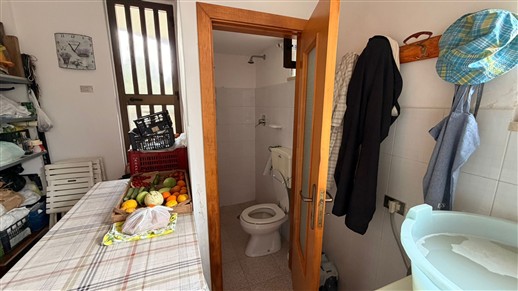 Villa Di 3 Vani e Acc. In Buono Stato, Rivestita In Pietra e Recintata.
